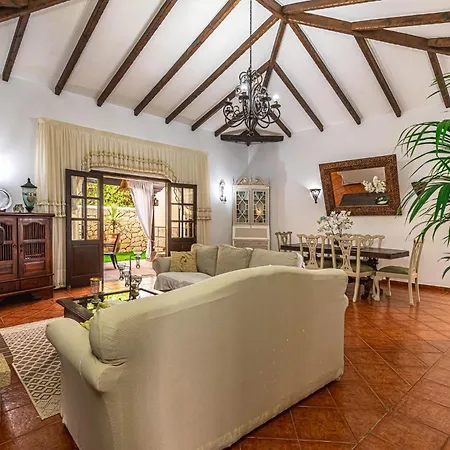 Villa Aurora With Heated Pool