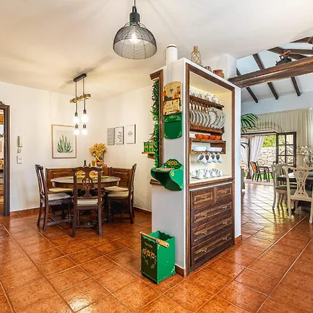 Villa Aurora With Heated Pool