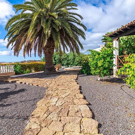 Villa Aurora With Heated Pool