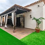Villa Aurora With Heated Pool