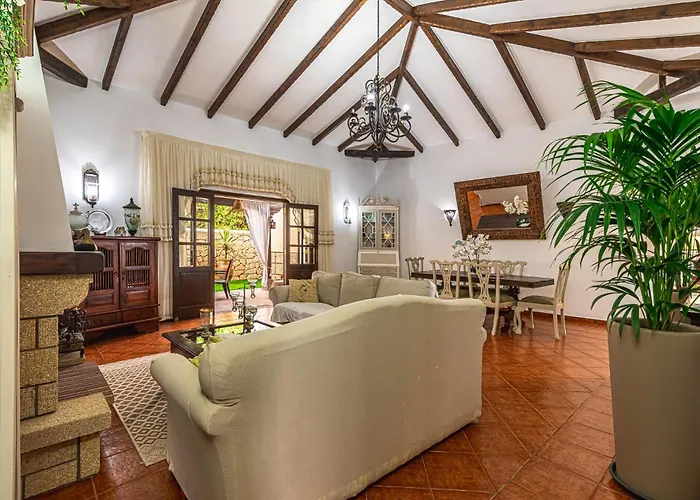 Villa Aurora With Heated Pool